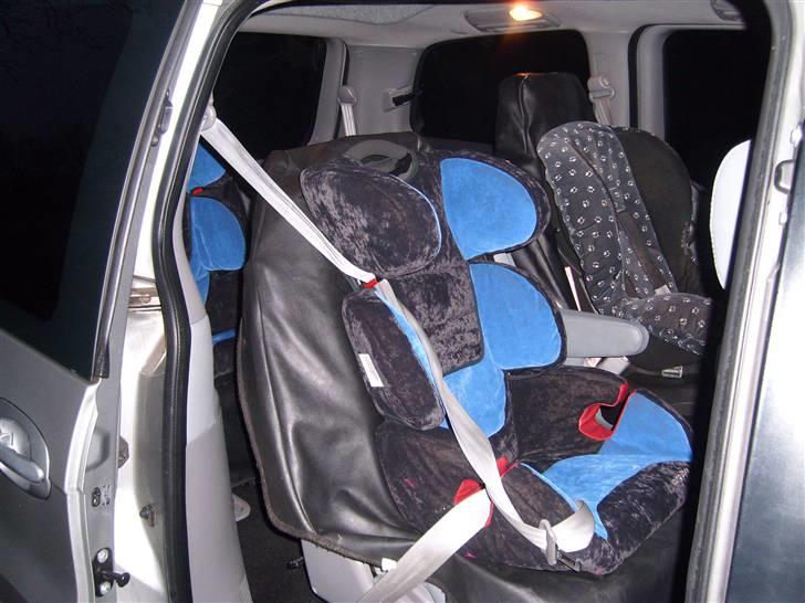 Kia carnival solgt billede 8