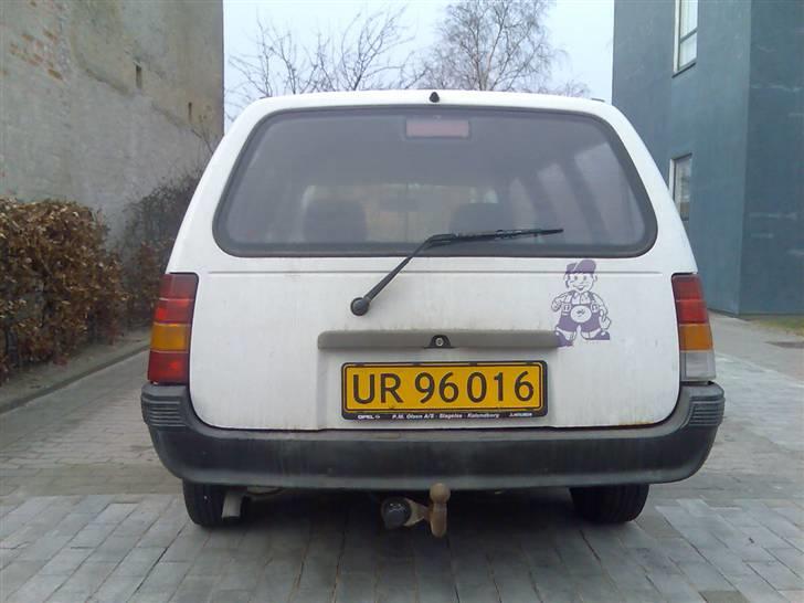 Opel Kadett 1,3S Van Skrottet billede 9