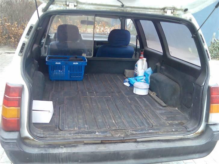 Opel Kadett 1,3S Van Skrottet - og ved virklig ikke hvor jeg har den indkøbskurv fra, men den er vidst nok fra aldi..... billede 12