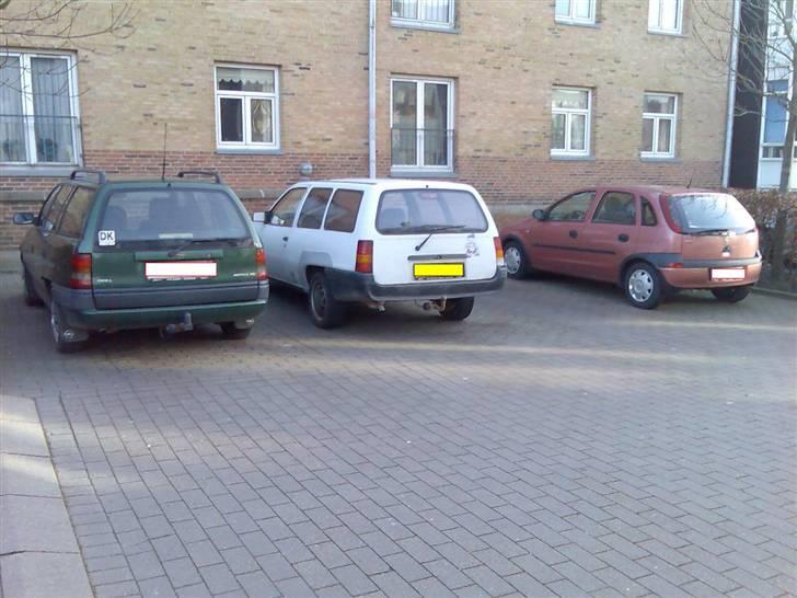 Opel Kadett 1,3S Van Skrottet - Kadetten i godt selskab med lidt yngrere slægtninge......  :P billede 14