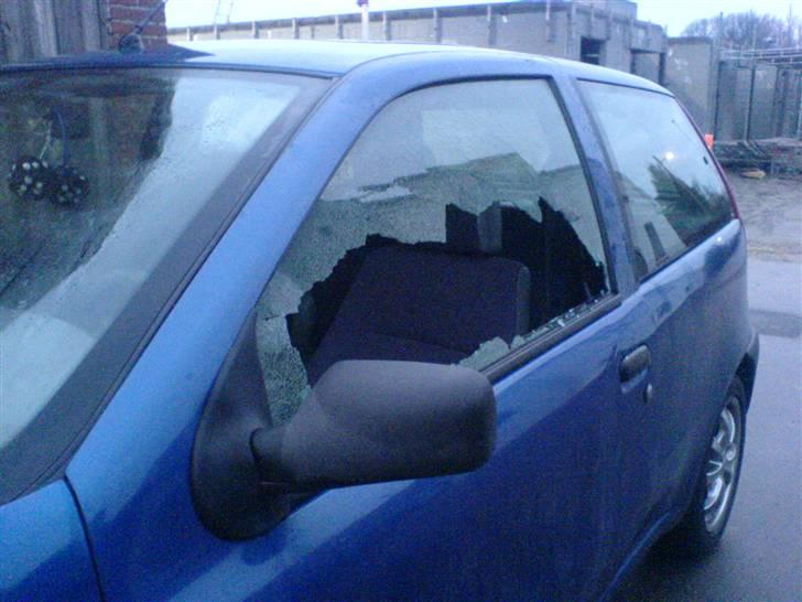 Fiat Punto (solgt) - indbrud i min bil natten mellem d 19-20 februar 2008 billede 11