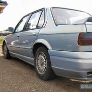 BMW E30 320i 2.0
