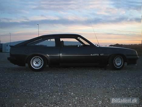 Opel Manta 1.8 GT - R.I.P :( - har leget lidt med photoshop, sænket en smule, fjernet sideblink og dørhåndtag billede 6