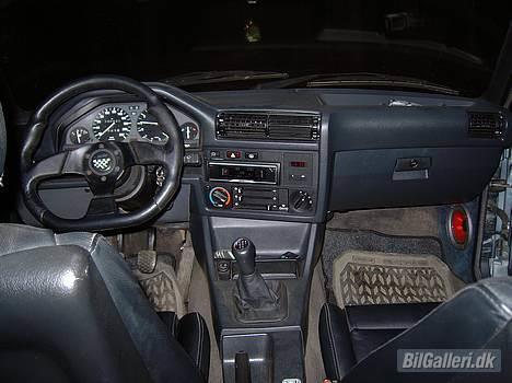 BMW E30 320i billede 2