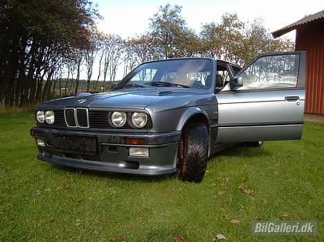 BMW E30 320i billede 4