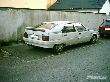 Citroën bx (solgt) - nyt bilde.baglygter og hækvinge er sat på billede 3