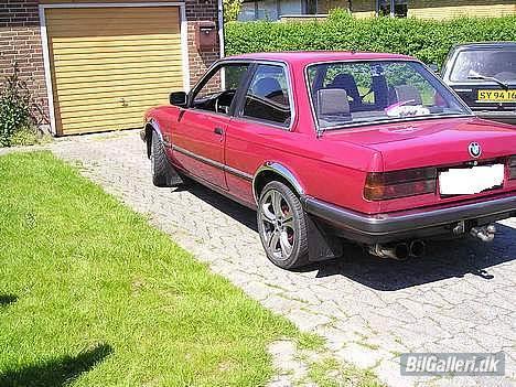 BMW E30 billede 2