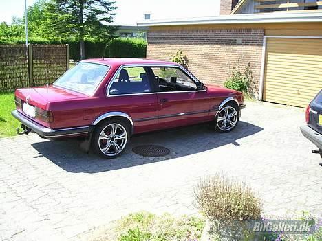 BMW E30 billede 3