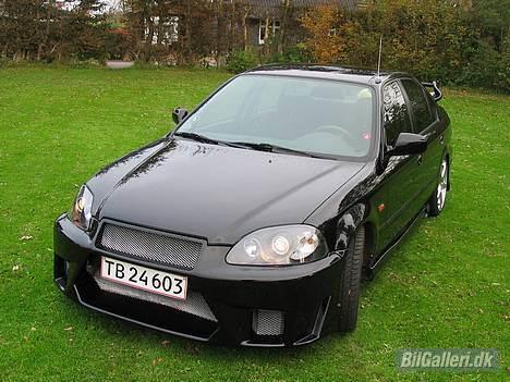 Honda civic VTI 4d - hondella billede 1