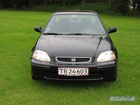 Honda civic VTI 4d - lidt kedlig men pæn front..... billede 5