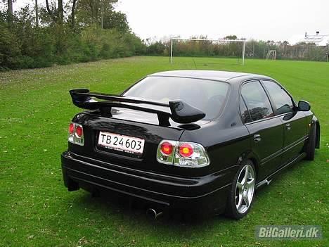 Honda civic VTI 4d - en lille vinge..... hehe billede 8