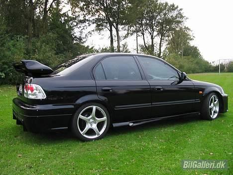 Honda civic VTI 4d - ik nemt at se hvilken bil det er længere,har fået del sjove gæt på hvilken en der er...lol. billede 10