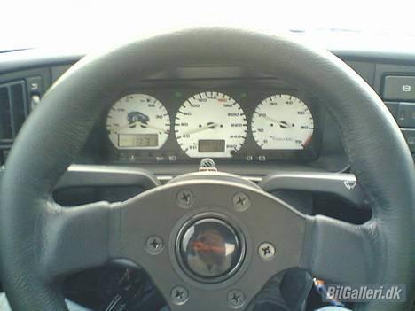 VW Corrado *SOLGT* - Raid 280mm rat og hvide skiver spiller.. Bemærk det røde 160km/t - Så ved jeg hvornår kortet ryger ;) billede 3