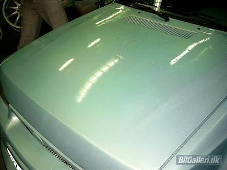 Ford Escort RS turbo - Her har jeg endelig fået taget et billede hvor man kan se den skifter farve:P kamaraet kan ik li peremor:D billede 6