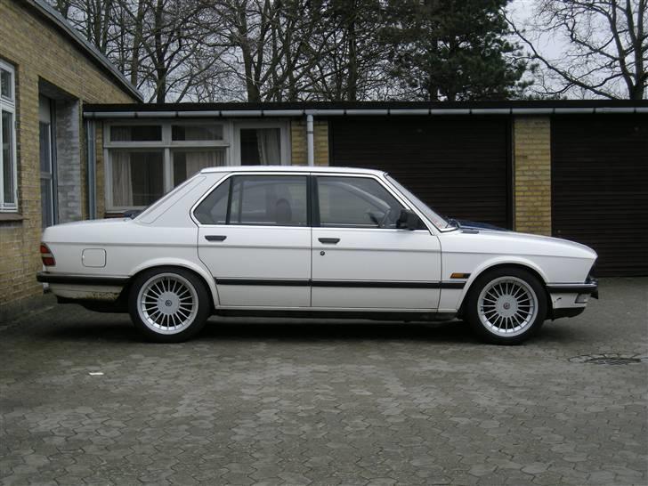 BMW E28 535i SOLGT billede 13