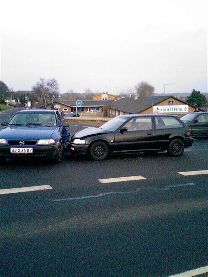 Honda Civic 91' - Totalskadet - Uheldet skete på Viborgvej lige udfor Brokbjergvej i Silkeborg billede 9