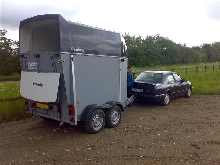Ford Sierra 2.0i GT - Solgt - På Højgård dyrehospital med kærestens hest... billede 8