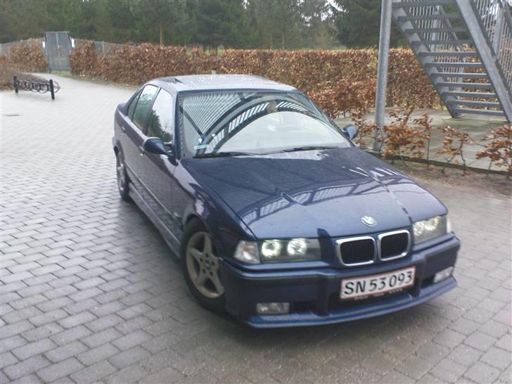 BMW 320i SOLGT!! billede 1
