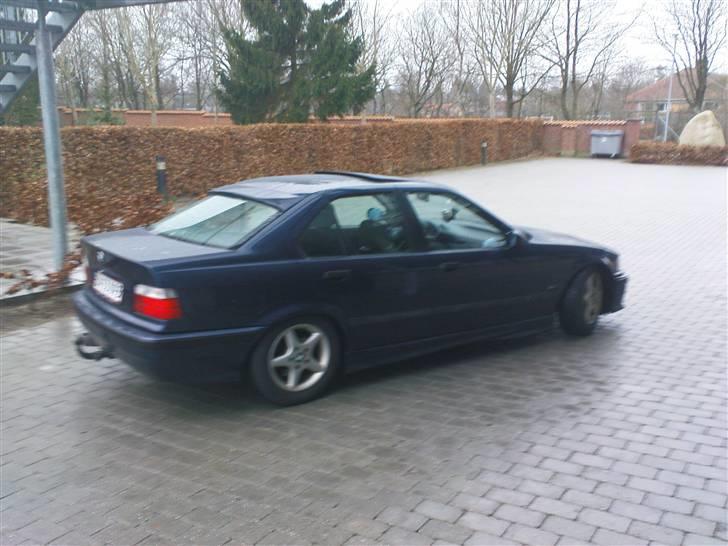 BMW 320i SOLGT!! billede 3