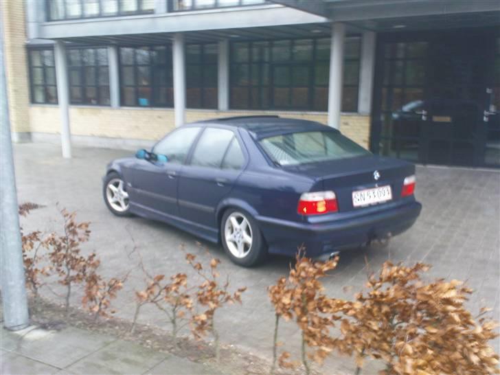 BMW 320i SOLGT!! billede 4