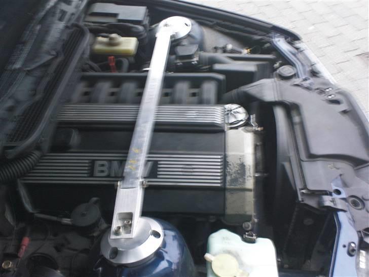 BMW 320i SOLGT!! billede 8