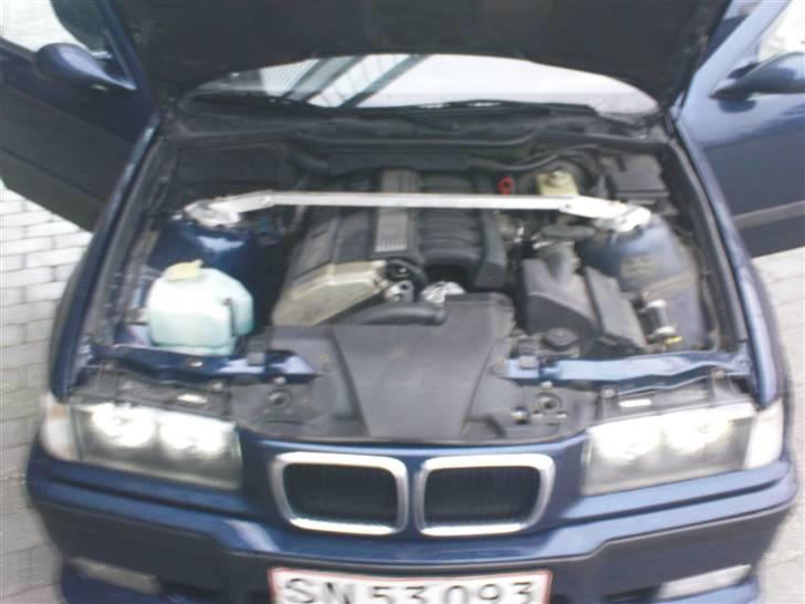 BMW 320i SOLGT!! billede 9