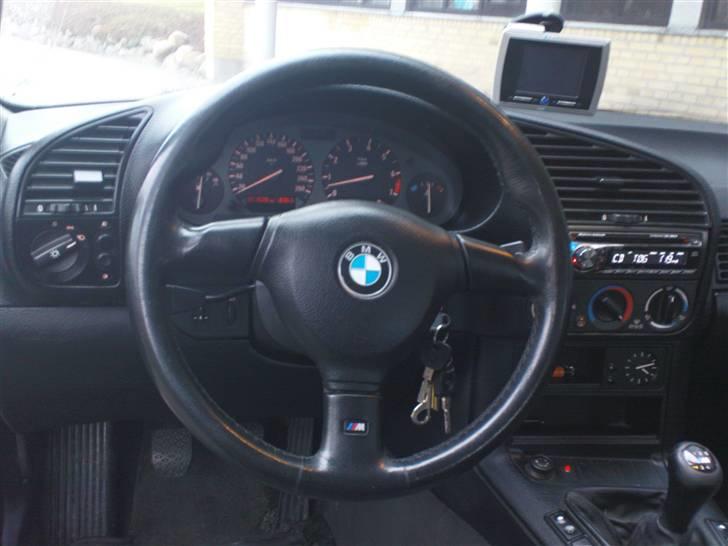 BMW 320i SOLGT!! billede 11