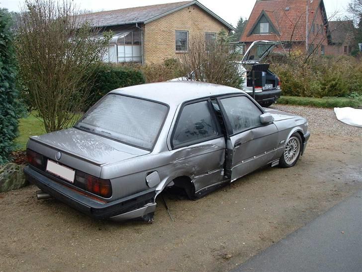 BMW 325i e30 -totalskadet- billede 10