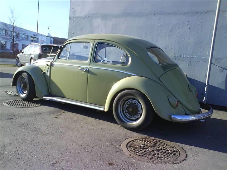 VW 1200 Deluxe - Taget ved besigtigelse af bilen. Den er på vej til DK billede 2
