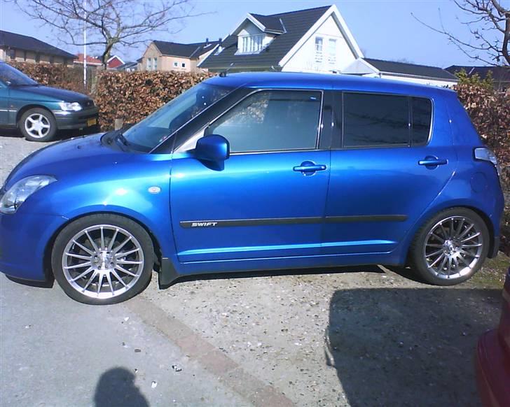 Suzuki Swift ( Cooper look ) SOLGT - Billede med den nye undervogn. Gasstøddæmpere og 40/40 H/R fjedre. billede 9