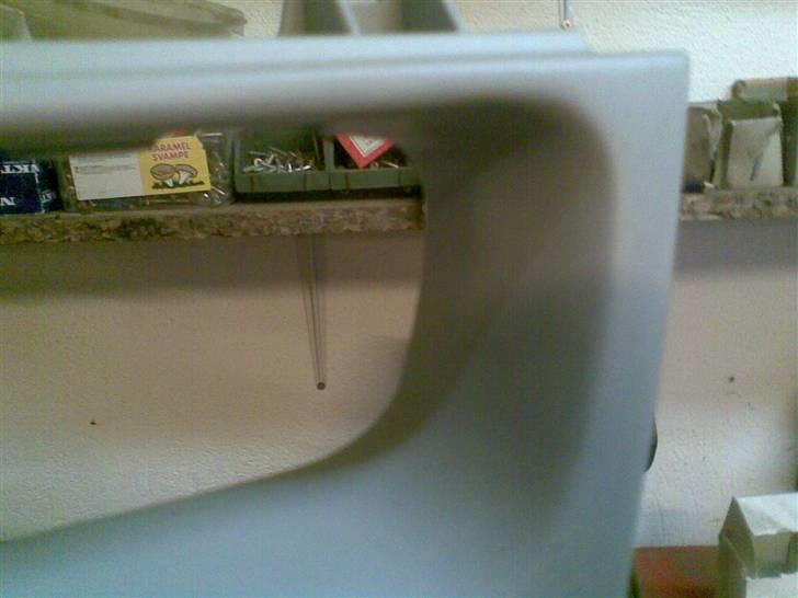 Nissan sunny - lammelner er fjernet og spartlet efter billede 6