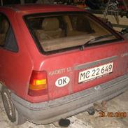 Opel kadett (skrottet) 