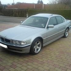 BMW 730i V8 Gangster