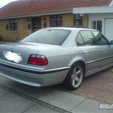 BMW 730i V8 Gangster