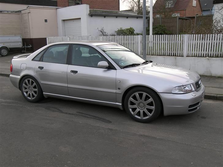 Audi A4 - SOLGT 24/7-08 - Troede ikke jeg skulle eje en bil med RS4 fælg igen...men de fulgte med. billede 2