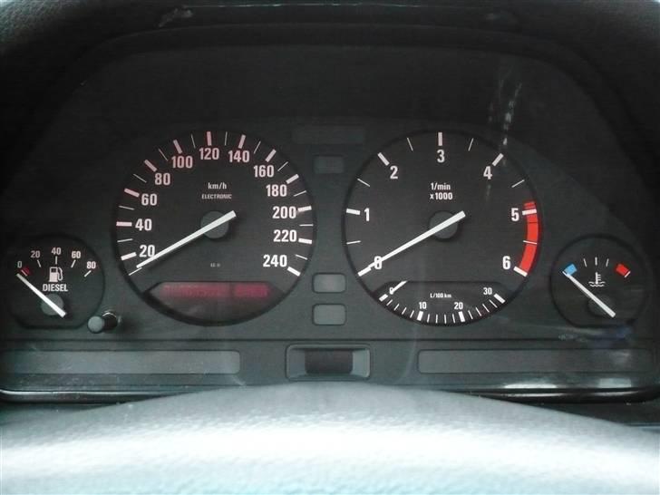 BMW E34 524 TD (SOLGT) billede 15