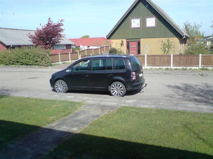 VW Touran ~ Highline 5p. - Forår 08...Med de gamle A8-fælge og uden Krom Spejle og håndtag... billede 6