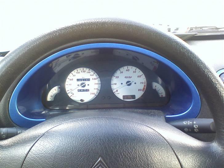 Citroën Saxo VTR - Solgt - Hvide urskiver samtindfarvet indstrumenteringramme billede 15