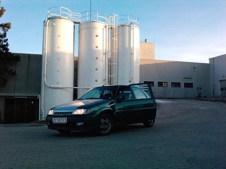 Citroën saxo 1,6i VTS solgt - ny læbe til bagkofanger der skifter mellem metallic grøn og lilla billede 5