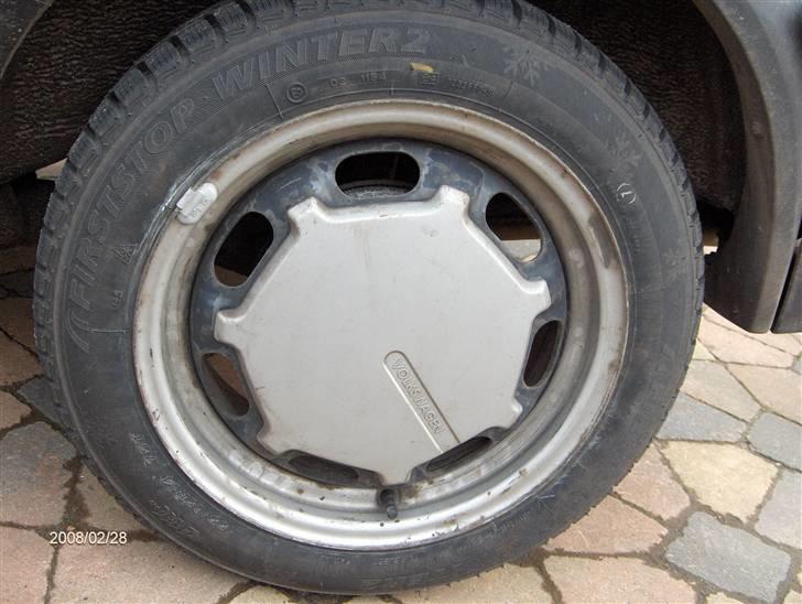 VW *Solgt* Polo Coupe Fox 1.3 - 155/65 14" Vinterhjul på fælge fra en passat. billede 8
