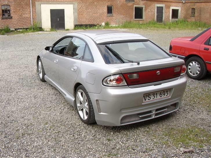 Mazda 323F billede 4