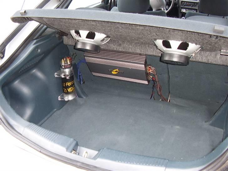 Mazda 323F billede 9