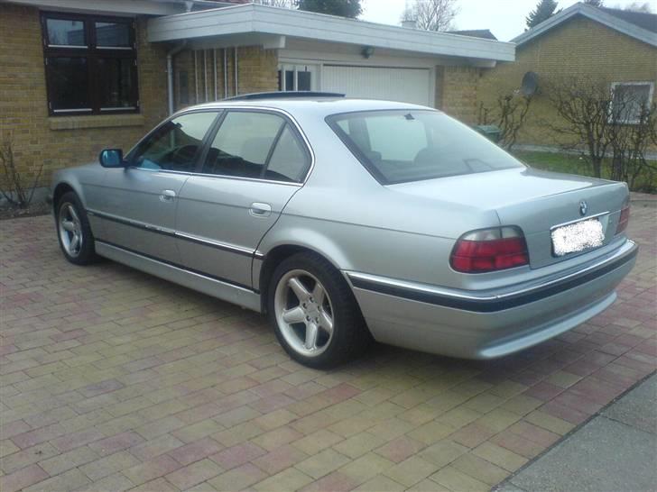 BMW 730i V8 Gangster billede 1