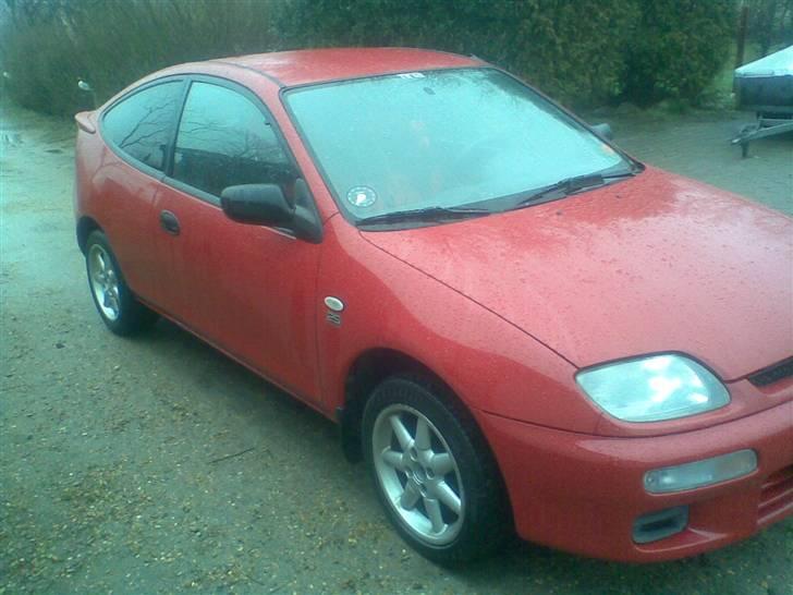 Mazda 323 C - solgt - - Har skriftet sideblink til hvid billede 2