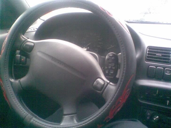 Mazda 323 C - solgt - - Rettet er meget risset, så en nødløsning til jeg har råd til andet.  billede 9