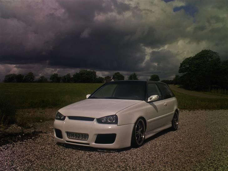 VW Golf 3  1.8 Black / White billede 1