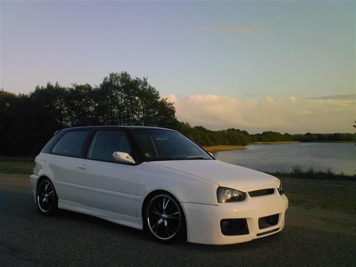 VW Golf 3  1.8 Black / White billede 2