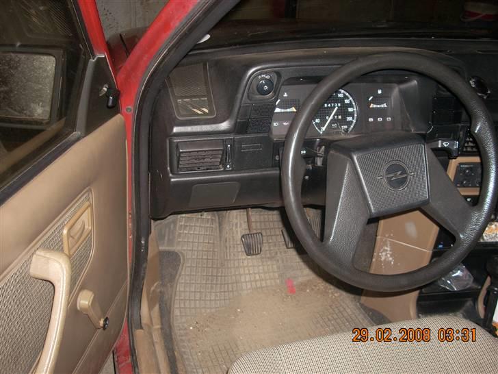 Opel kadett (skrottet)  billede 4