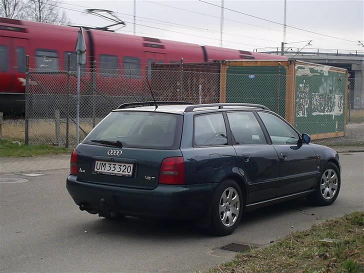 Audi A4 Avant 1.8T ***SOLGT*** - Passet lige med at S-toget kom susende forbi i det øjeblik:0) billede 4