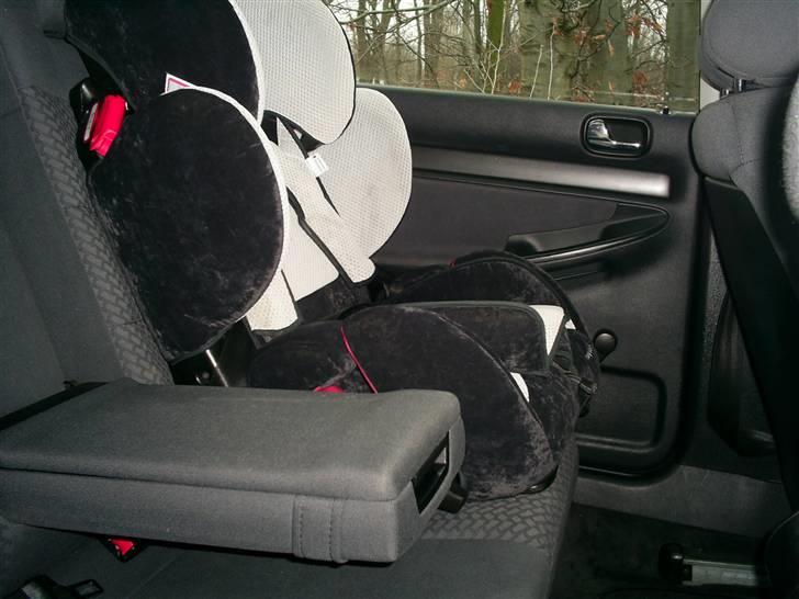 Audi A4 Avant 1.8T ***SOLGT*** - Recaro til knægten, nogle skal jo sidde godt:0) billede 9